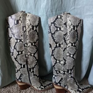 Gianni Bini Snakeskin Leather Boots